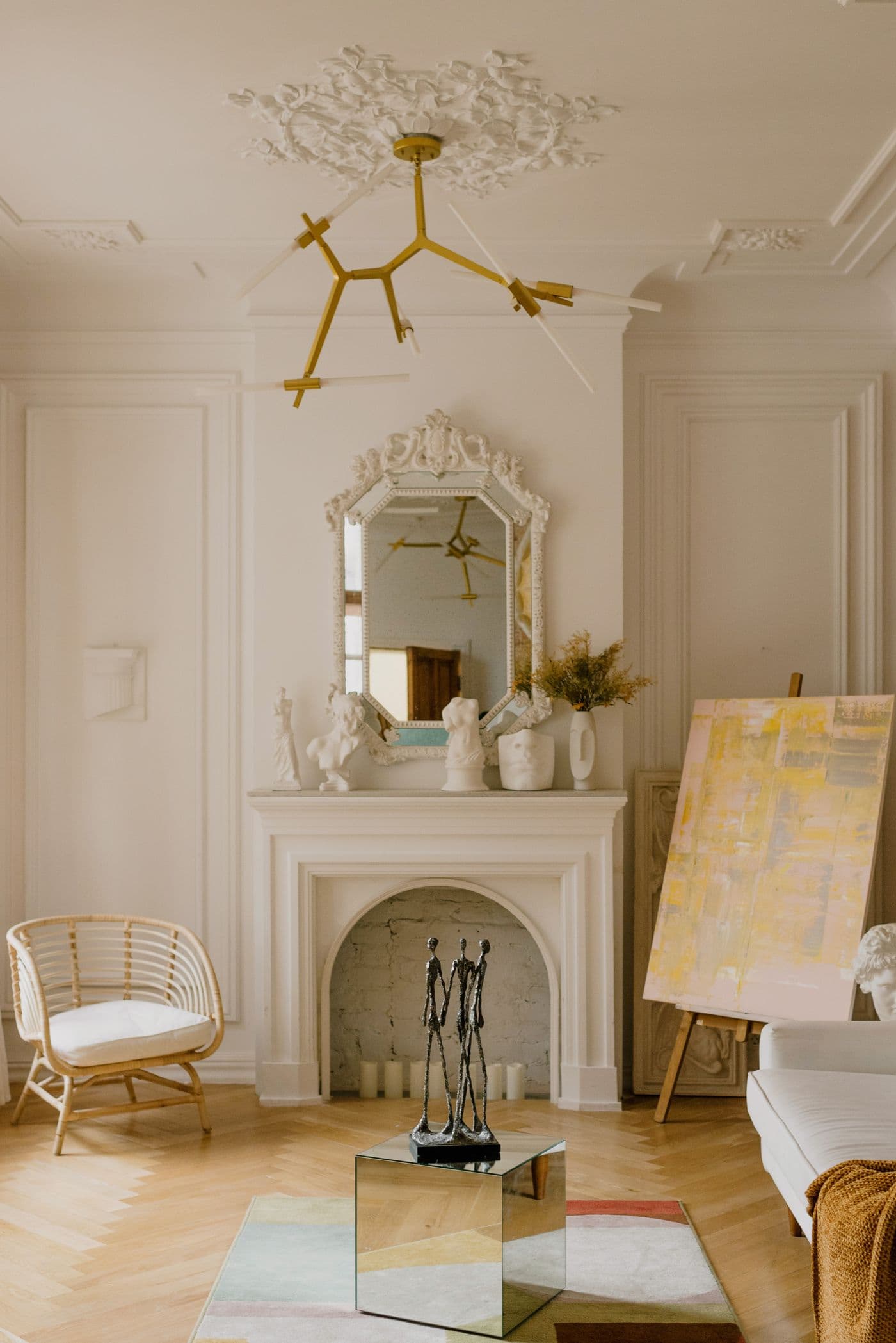 The same reception room finished and decorated